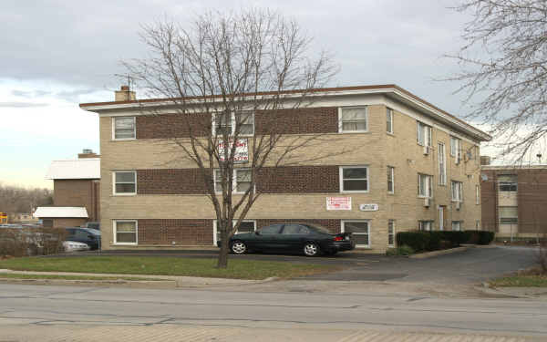 205 S Wolf Rd in Northlake, IL - Foto de edificio - Building Photo