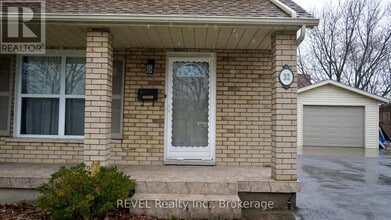 32 Vintage Crescent in St Catharines, ON - Building Photo - Building Photo
