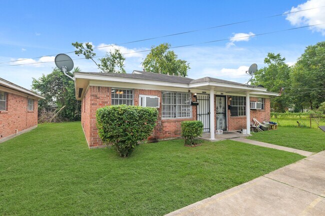 6114 Octavia St in Houston, TX - Building Photo - Building Photo