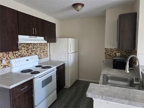 2030 Cascades Blvd in Kissimmee, FL - Building Photo - Building Photo