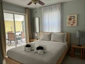 1732 Sunset Pl in Ft. Myers, FL - Foto de edificio - Building Photo