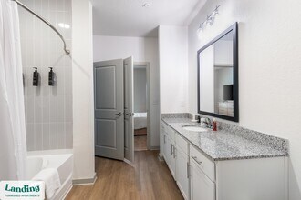 12020 Brush Hl Rd, Unit 4-302 in Wildwood, FL - Foto de edificio - Building Photo