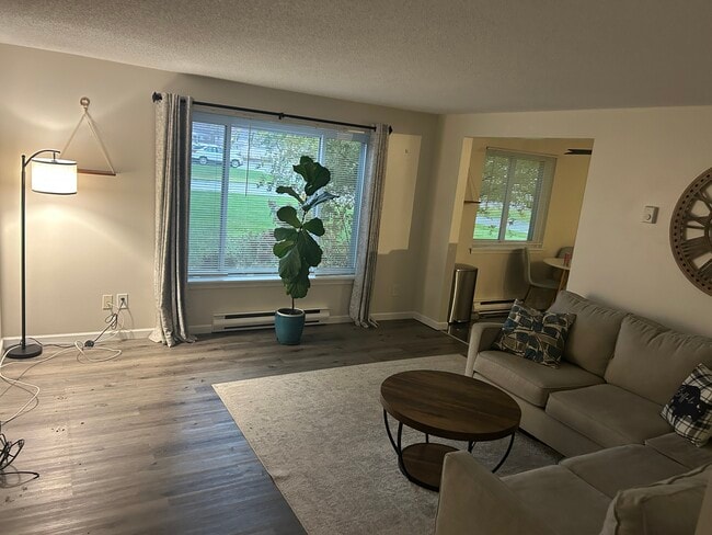 2708 Alder Creek Dr S, Unit #1 in North Tonawanda, NY - Foto de edificio - Building Photo