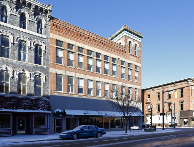 154 S Washington St in Tiffin, OH - Foto de edificio - Building Photo