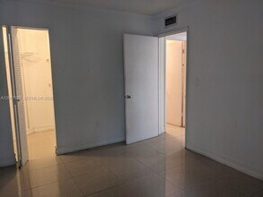 7125 NW 186th St in Hialeah, FL - Building Photo - Building Photo