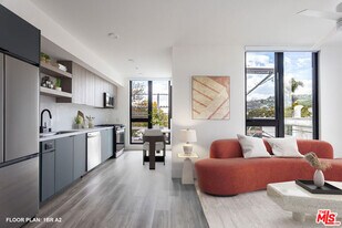 7617 Santa Monica Blvd in West Hollywood, CA - Building Photo