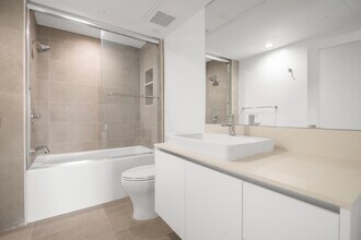 4418 S Slauson Ave, Unit 401 in Los Angeles, CA - Foto de edificio - Building Photo