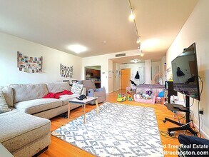 51 Winchester St, Unit #206 in Brookline, MA - Building Photo - Building Photo