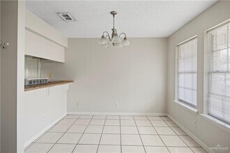 12 Fullerton Ave in McAllen, TX - Building Photo - Building Photo