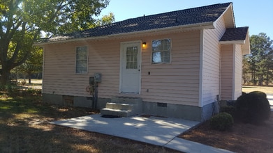 608 Windcrest Dr in Dublin, GA - Building Photo - Building Photo