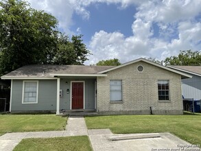 820 W Olmos Dr in San Antonio, TX - Building Photo - Building Photo