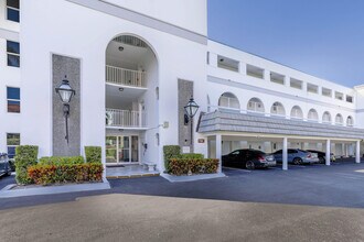 800 E Camino Real in Boca Raton, FL - Building Photo - Building Photo