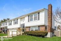 8709 Redcoat Ct in Louisville, KY - Building Photo - Building Photo