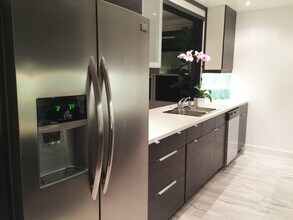 14144 Dickens St, Unit 105 in Sherman Oaks, CA - Building Photo - Building Photo