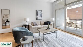 222 E Saratoga St in Baltimore, MD - Building Photo