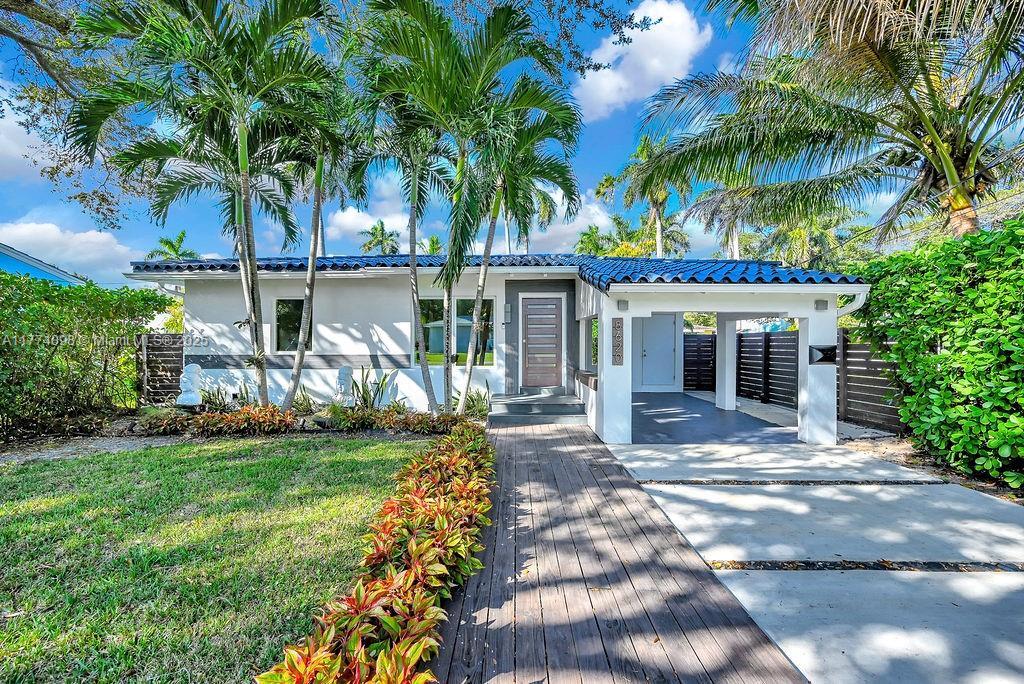 8620 NE 1st Ave in El Portal, FL - Building Photo