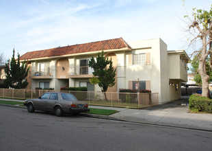 5435 Bellingham Ave in North Hollywood, CA - Foto de edificio - Building Photo