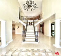 24921 Palmilla Dr in Calabasas, CA - Foto de edificio - Building Photo