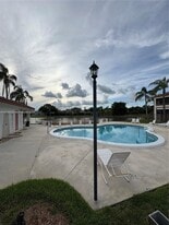 1226 N Hiatus Rd in Pembroke Pines, FL - Building Photo