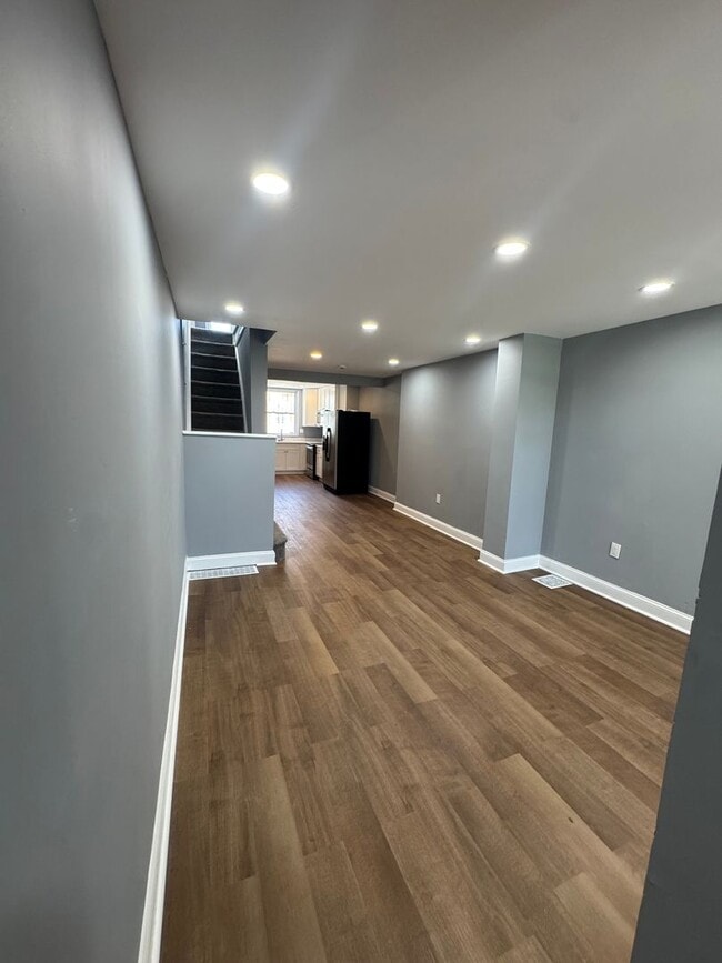 property at 445 N Ellwood Ave