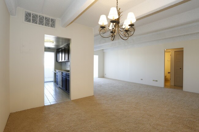 Da Vinci Apartments in Denver, CO - Building Photo - Interior Photo