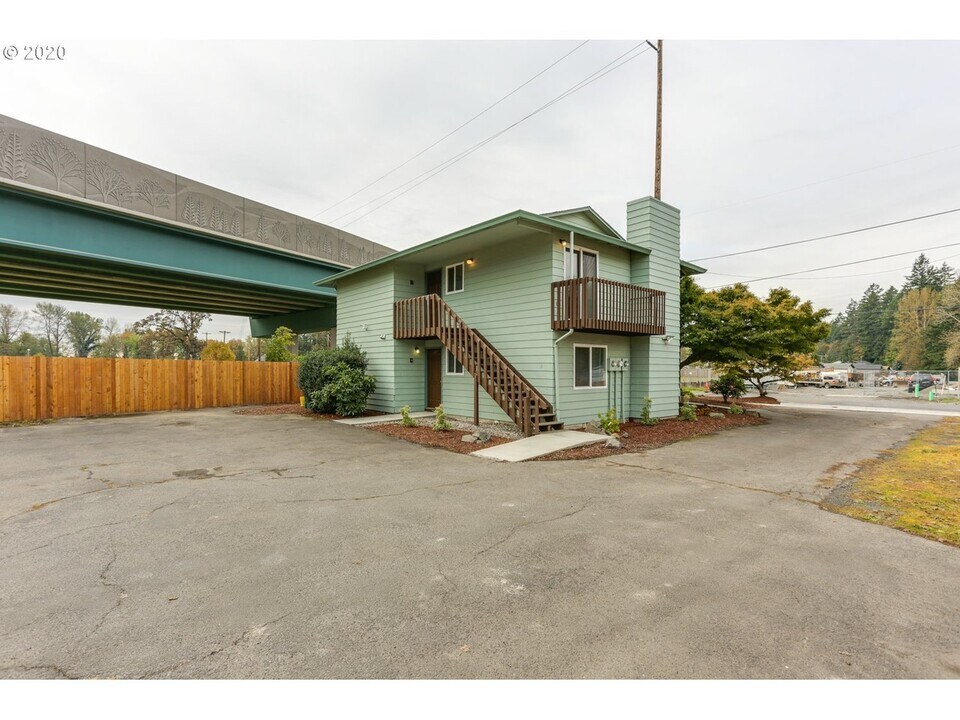 1110 S River St, Unit A in Newberg, OR - Building Photo