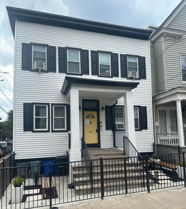 107 Magnolia Ave in Jersey City, NJ - Building Photo