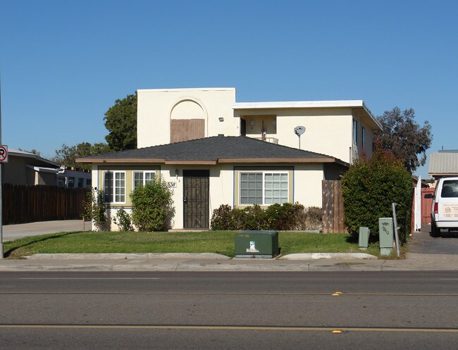 Fourplex & Sfr in Chula Vista, CA - Foto de edificio - Building Photo