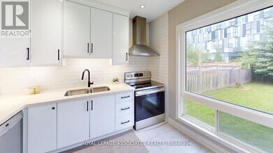 1821 Dalhousie Crescent in Oshawa, ON - Building Photo - Building Photo