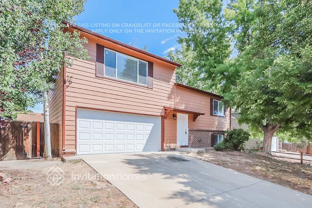 17251 E Oberlin Pl in Aurora, CO - Building Photo