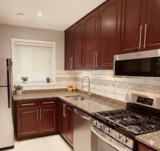 903 Summit North Dr NE, Unit Piedmont Heights in Atlanta, GA - Foto de edificio - Building Photo