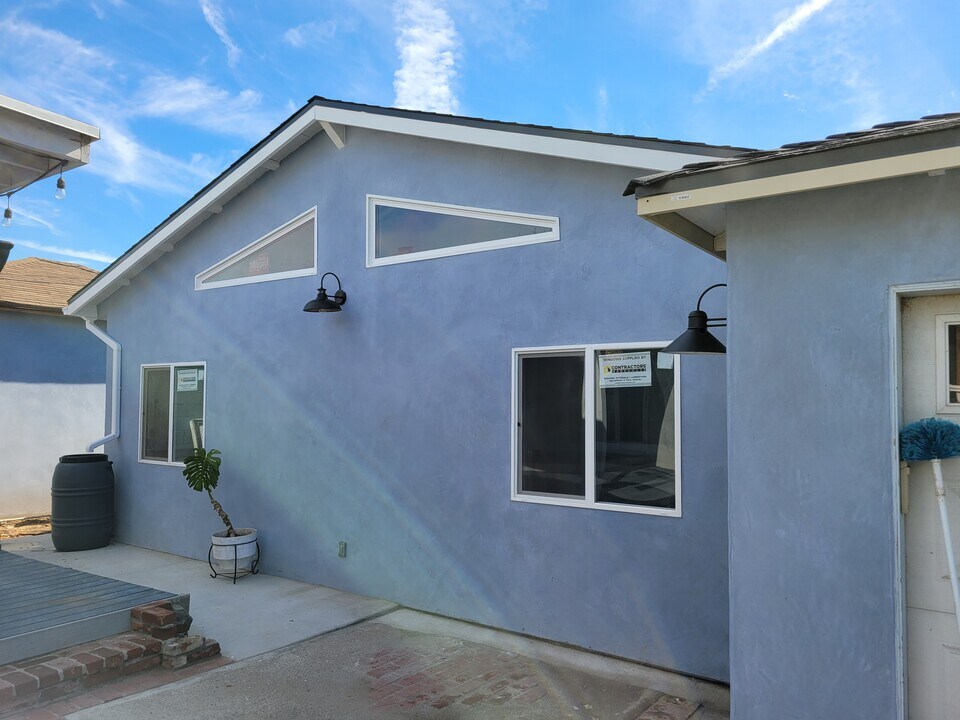 6810 W 85th Pl in Los Angeles, CA - Foto de edificio