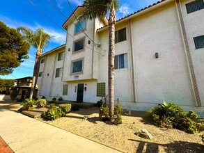 F in Harbor City, CA - Building Photo - Interior Photo