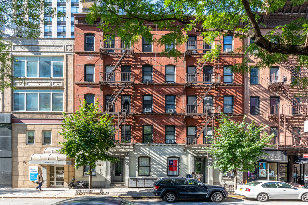 176 E 85th St in New York, NY - Building Photo