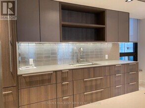 62 Wellesley St W in Toronto, ON - Building Photo - Building Photo