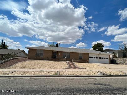 1325 Vista De Oro Dr in El Paso, TX - Foto de edificio