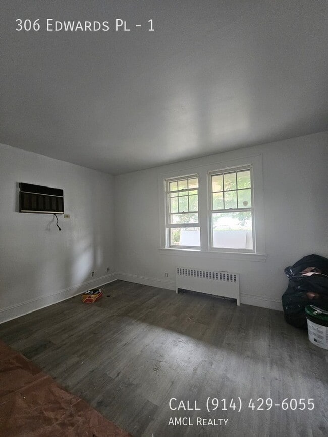 306 Edwards Pl in Yonkers, NY - Building Photo - Building Photo