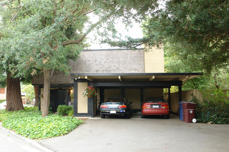 975 Almanor Ct in Lafayette, CA - Foto de edificio - Building Photo