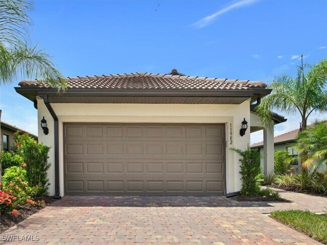 11982 Westmoreland Way in Ft. Myers, FL - Building Photo - Building Photo