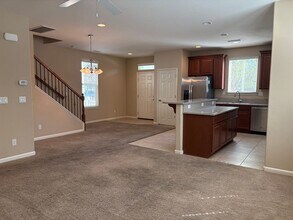 2051 Virginia Lake Way in Reno, NV - Building Photo - Building Photo