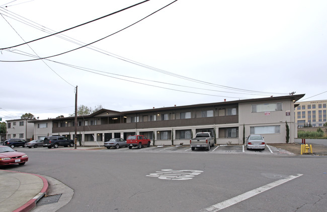 Woodland Park Apartments in East Palo Alto, CA - Building Photo - Building Photo