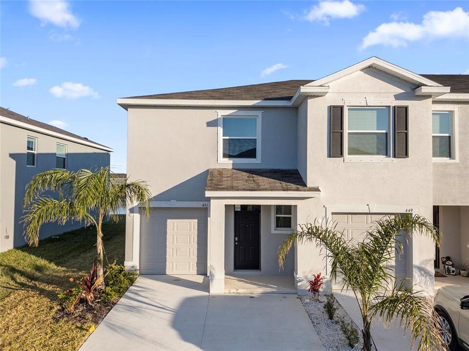 451 Mangrove Shade Cir in Apollo Beach, FL - Building Photo