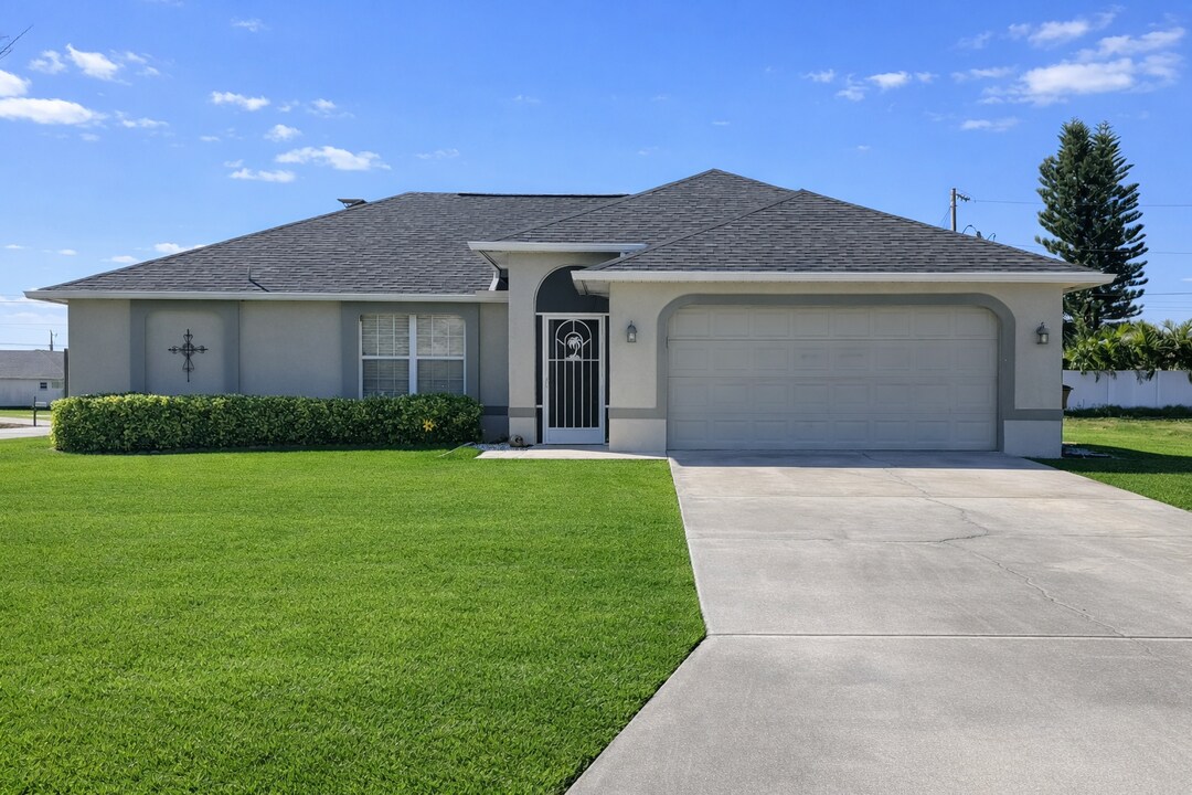 502 NE 19th Ct in Cape Coral, FL - Building Photo