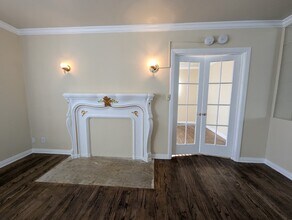 1011 W 65th St, Unit 1011 in Los Angeles, CA - Building Photo - Building Photo