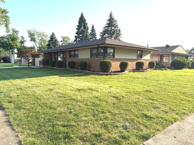 860 Madelyn Dr in Des Plaines, IL - Building Photo - Building Photo