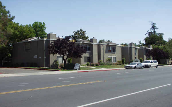 Greenwood Apartments in Selma, CA - Building Photo - Building Photo