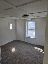 8 Geer Rd in Hudson Falls, NY - Foto de edificio - Building Photo