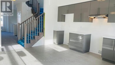 313 Conklin Rd in Brantford, ON - Building Photo - Building Photo