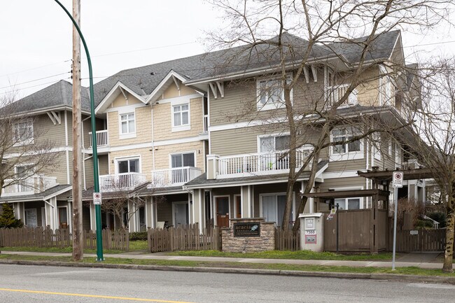 Acacia Gardens in Burnaby, BC - Building Photo - Building Photo