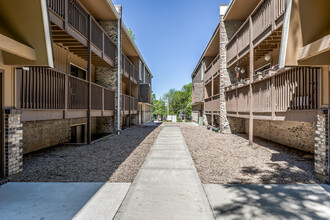 Bryant Place Apartments in Independence, MO - Building Photo - Building Photo